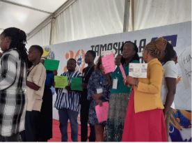 Nous étions en pleine séance de préparation des débats d’orientation budgétaire à la mairie de Fongolimbi. En effet dans le cadre du plaidoyer pour une budgétisation sensible au genre nous préparions les directoires des Conseils de la jeunesse de Fongolimbi à plaider en faveur des thématiques de la santé de la reproduction leur tenant à cœur, c’est à ce moment que je fus interpellé.